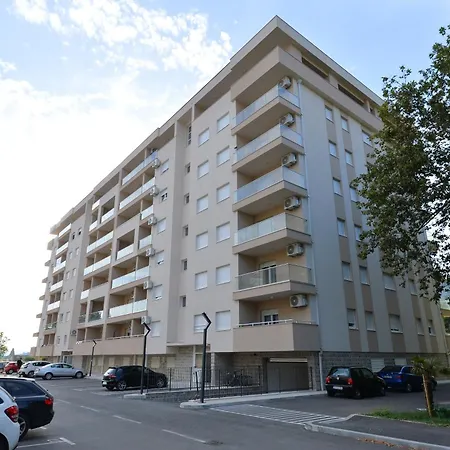 Apartment Darija 1 *